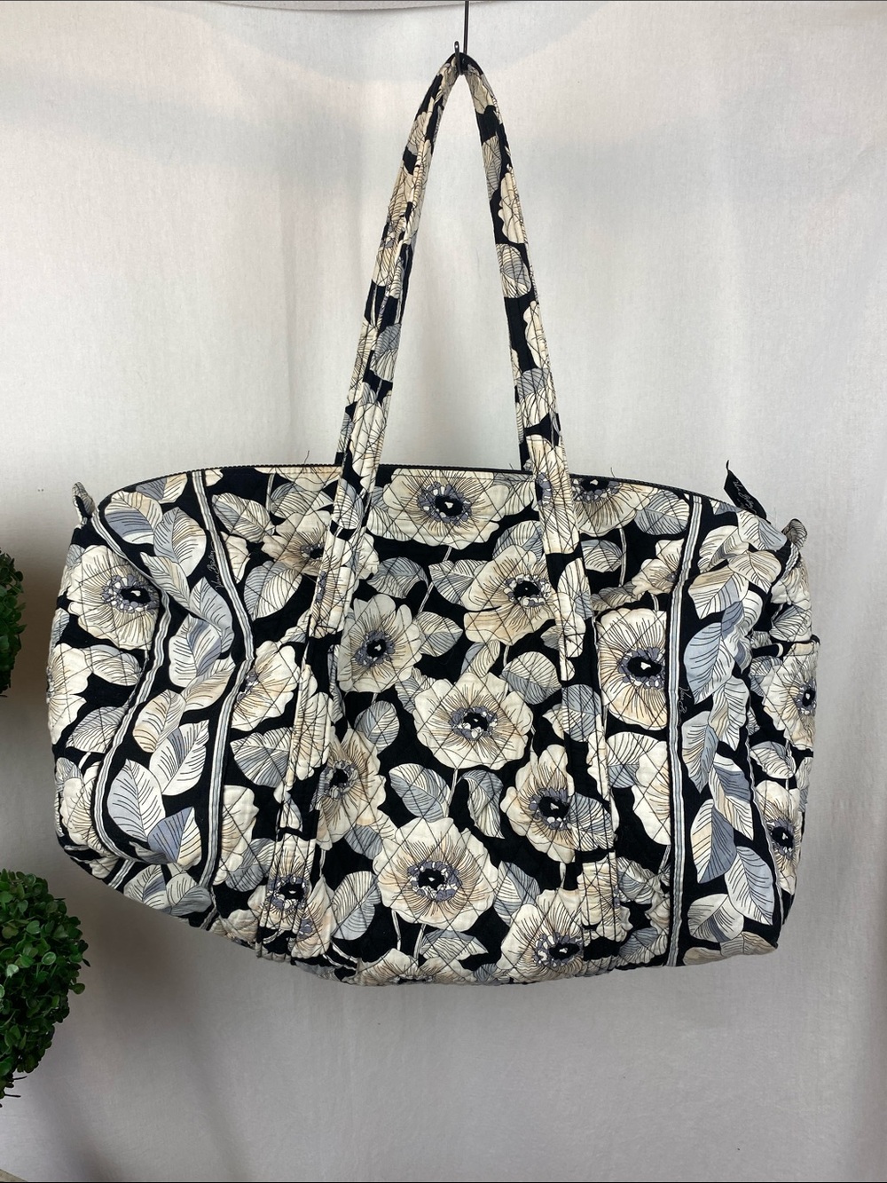 Vera Bradley Back White Gray Floral Zip Top Handles Weekend Travel Vacation Bag